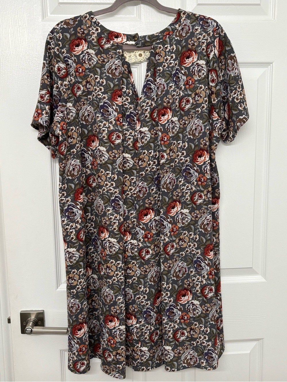 Umgee Women’s Crochet-Neck Floral Swing Dress in Gray 2XL - Picture 5 of 6